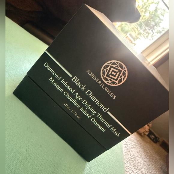 Forever Flawless Black Diamond Thermal Mask - Picture 1 of 5